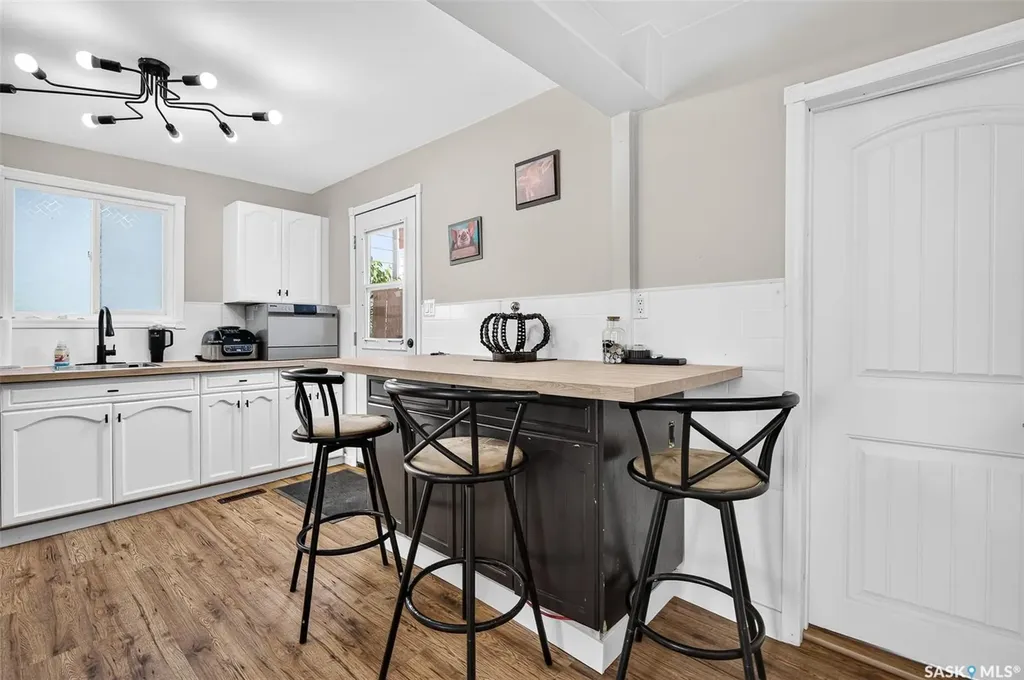 1002 Stadacona Street W Moose Jaw SK S6H 0K9
