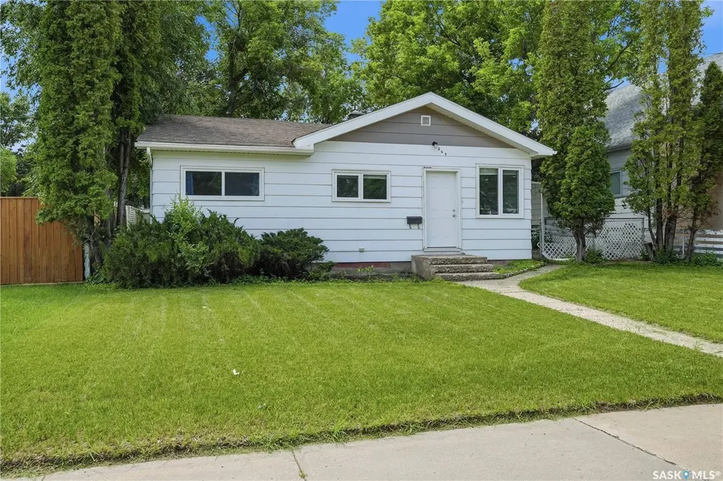 269 Iroquois Street W Moose Jaw SK S6H 5A8