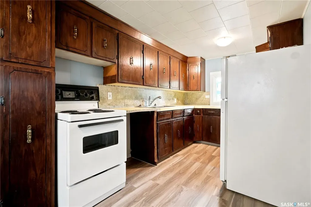269 Iroquois Street W Moose Jaw SK S6H 5A8