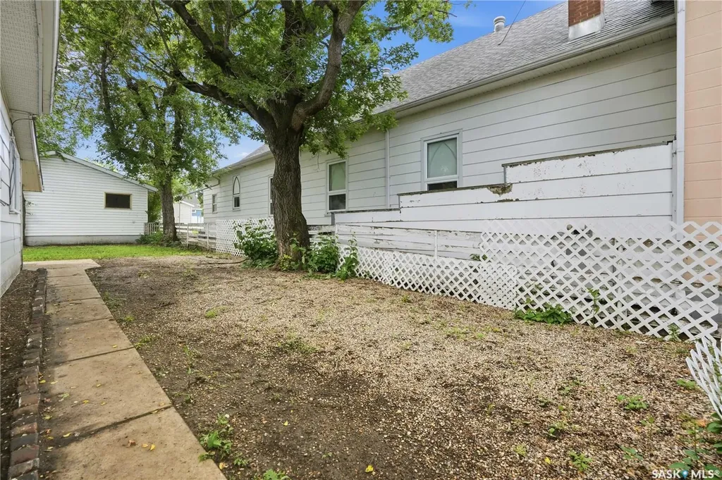 269 Iroquois Street W Moose Jaw SK S6H 5A8