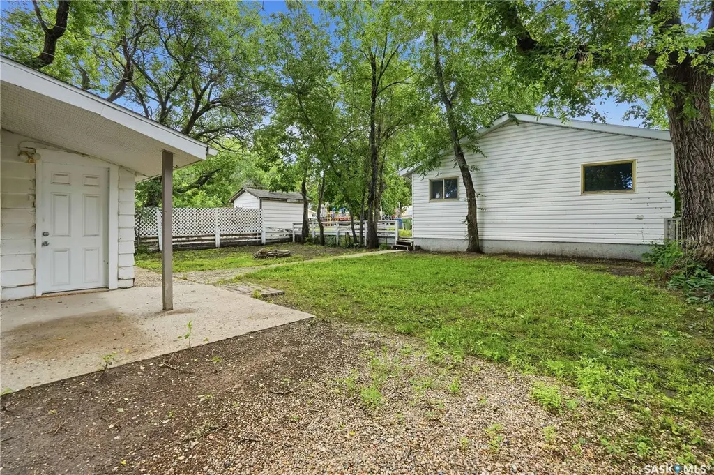 269 Iroquois Street W Moose Jaw SK S6H 5A8
