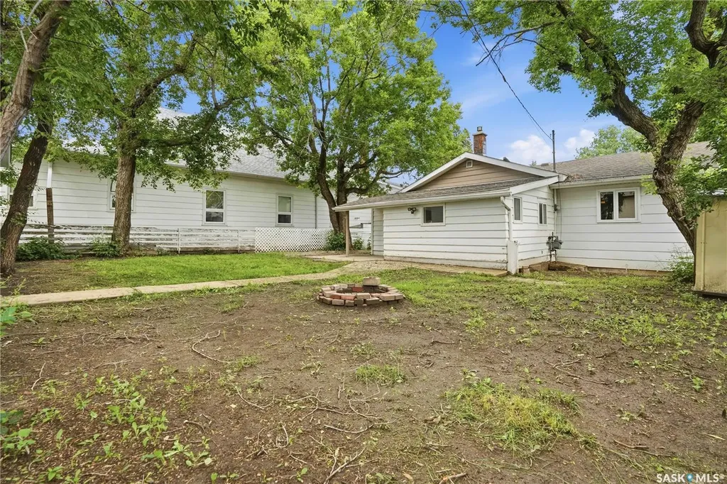 269 Iroquois Street W Moose Jaw SK S6H 5A8