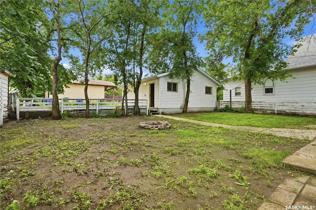 269 Iroquois Street W Moose Jaw SK S6H 5A8