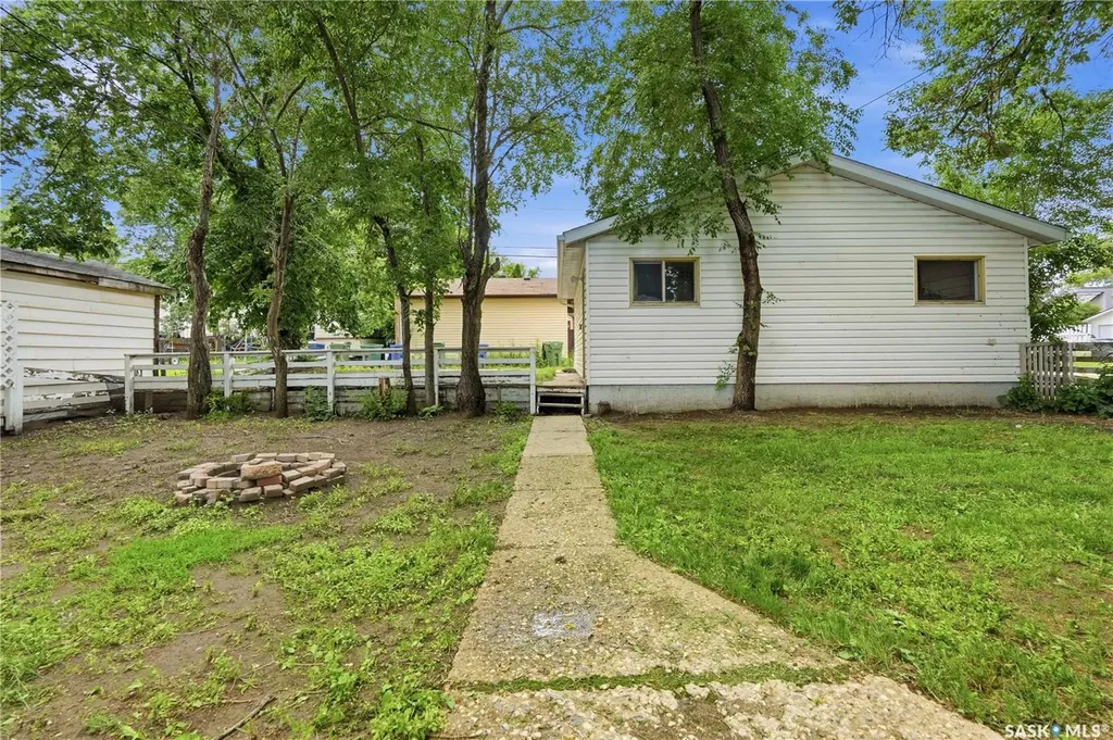 269 Iroquois Street W Moose Jaw SK S6H 5A8
