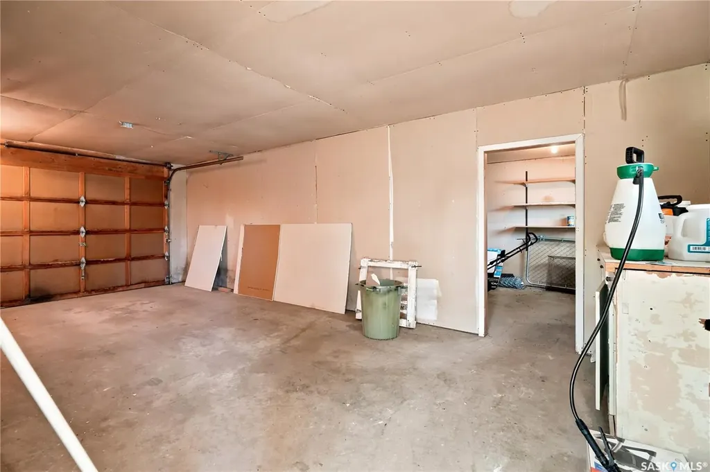 269 Iroquois Street W Moose Jaw SK S6H 5A8