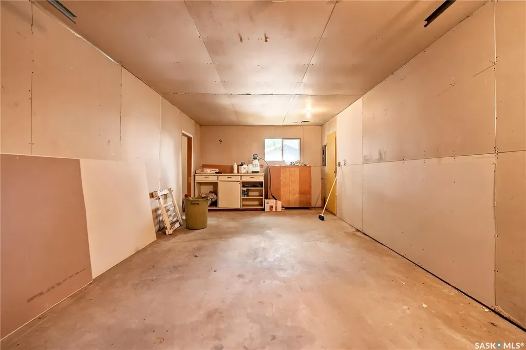 269 Iroquois Street W Moose Jaw SK S6H 5A8