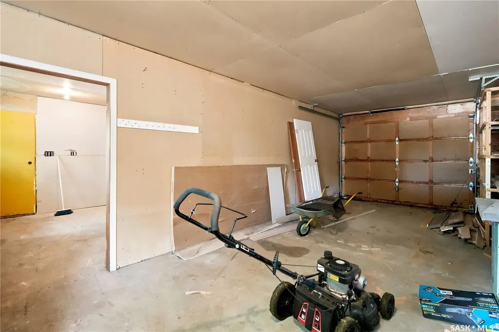 269 Iroquois Street W Moose Jaw SK S6H 5A8