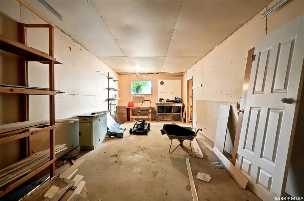 269 Iroquois Street W Moose Jaw SK S6H 5A8