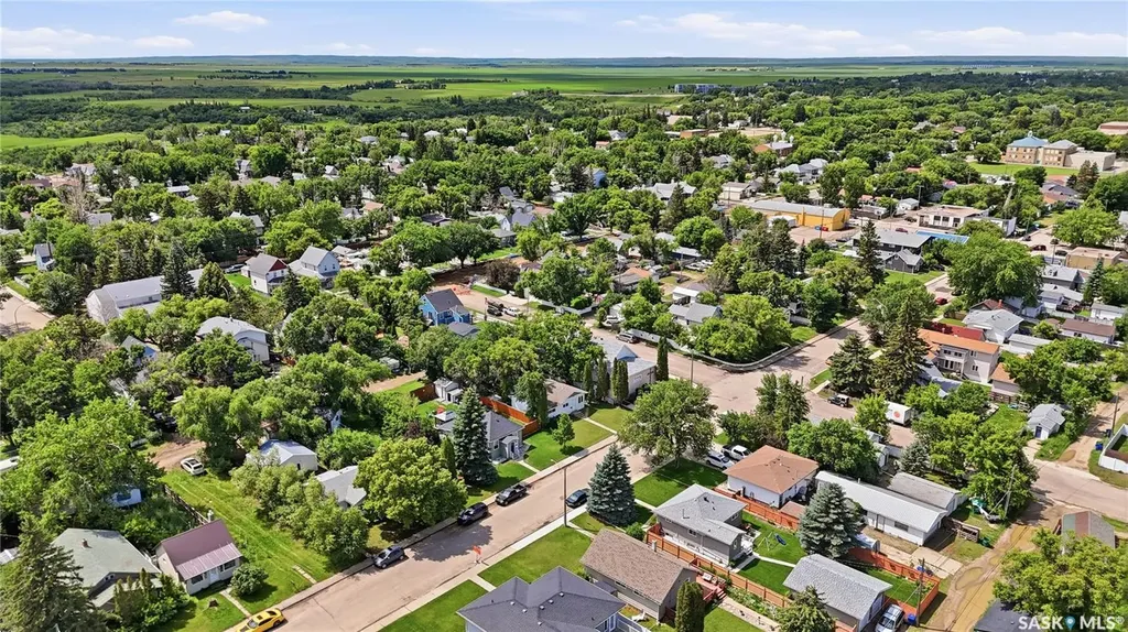 269 Iroquois Street W Moose Jaw SK S6H 5A8