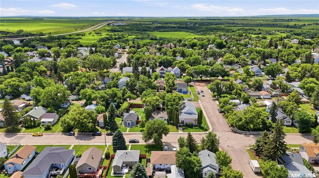 269 Iroquois Street W Moose Jaw SK S6H 5A8