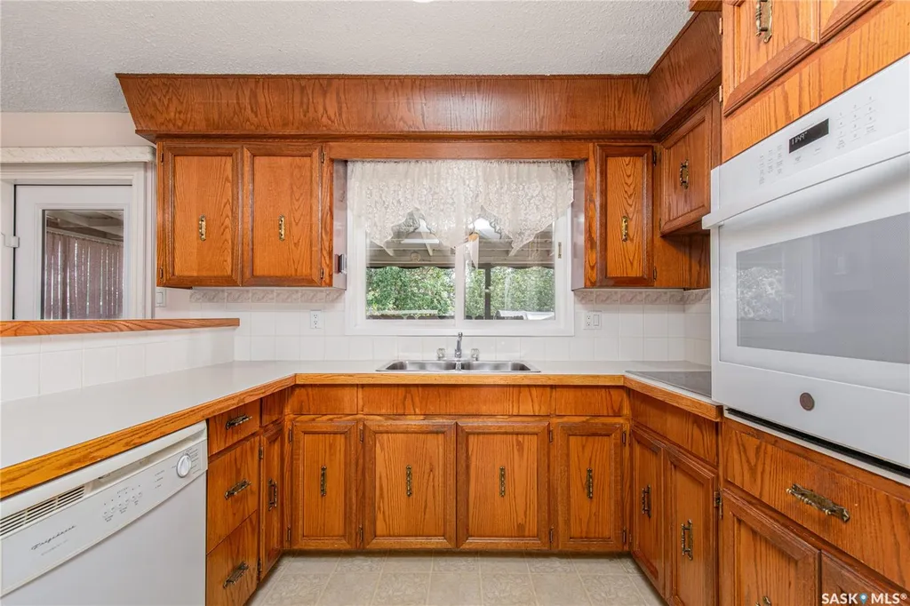 17 Blue Sage Drive Moose Jaw SK S6J 1A5