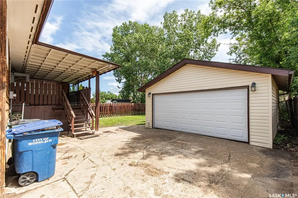 17 Blue Sage Drive Moose Jaw SK S6J 1A5