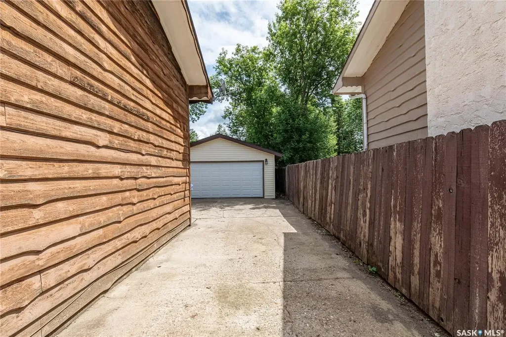 17 Blue Sage Drive Moose Jaw SK S6J 1A5