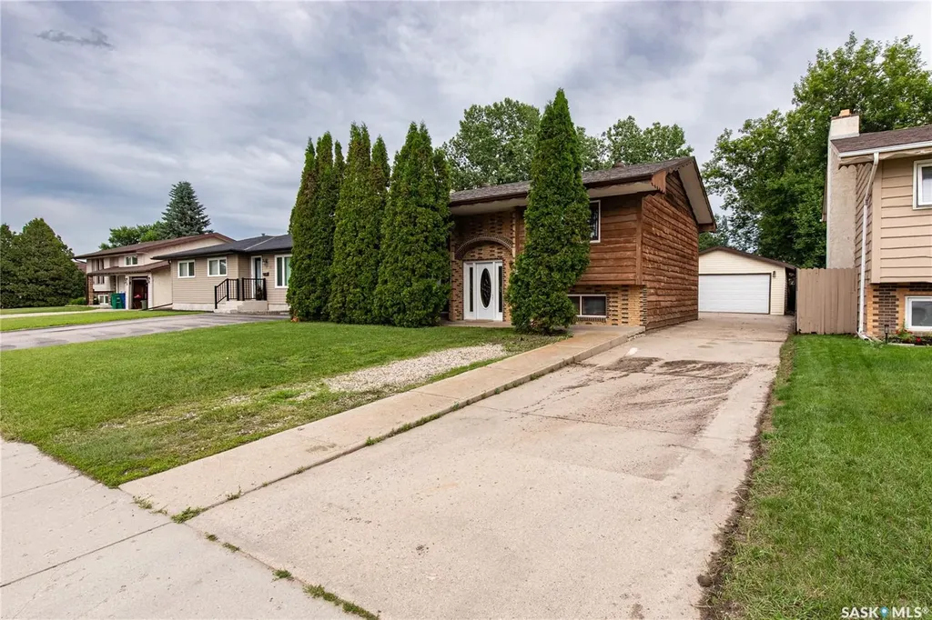 17 Blue Sage Drive Moose Jaw SK S6J 1A5