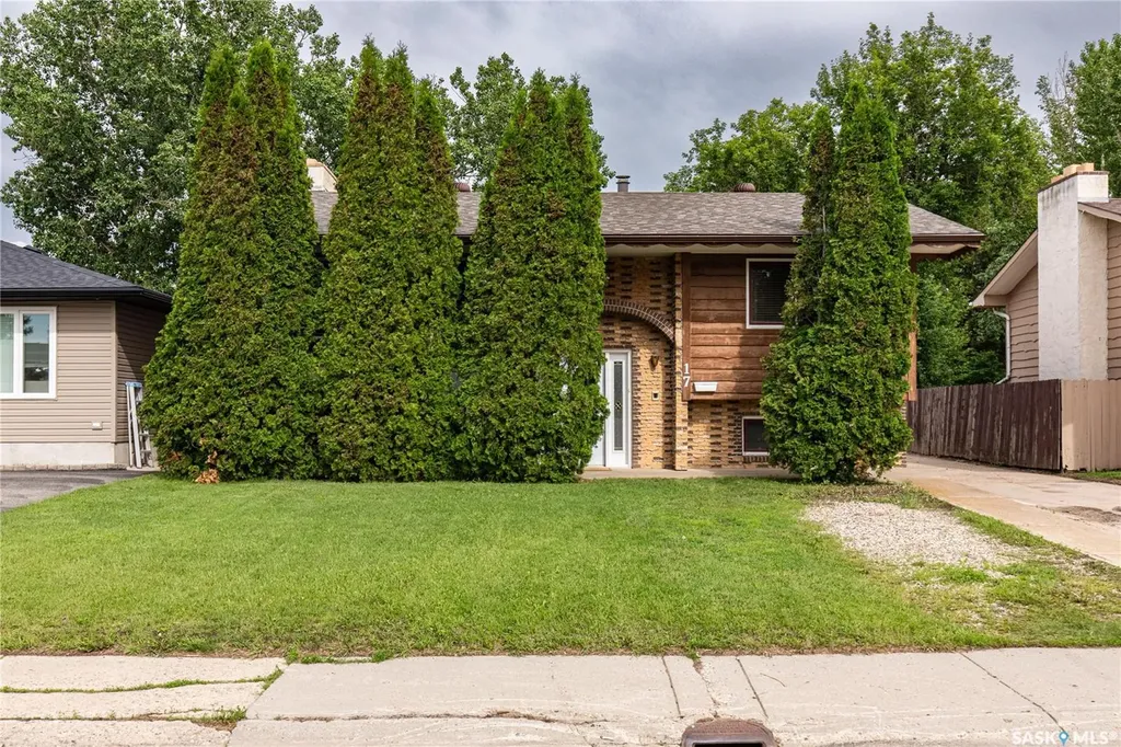 17 Blue Sage Drive Moose Jaw SK S6J 1A5