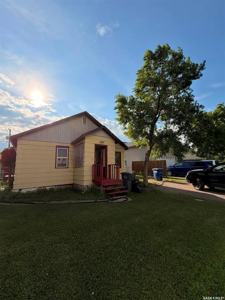 211 3rd Street W Meadow Lake SK S9X 1C7