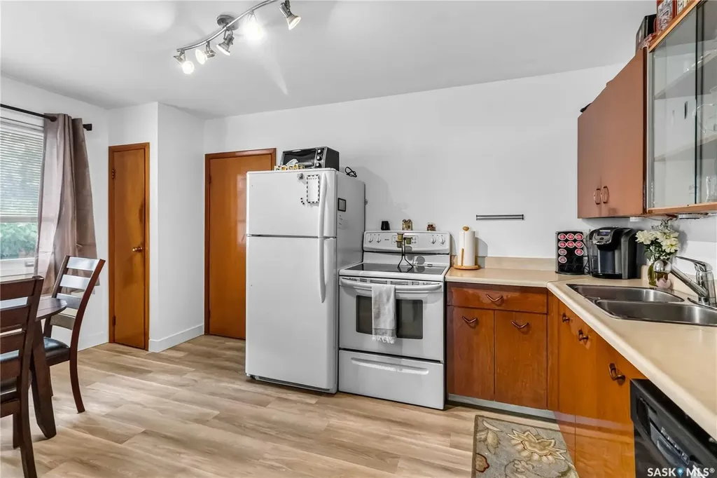 513 W Avenue N Saskatoon SK S7L 3H2