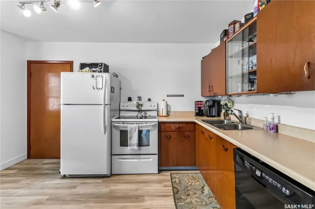 513 W Avenue N Saskatoon SK S7L 3H2