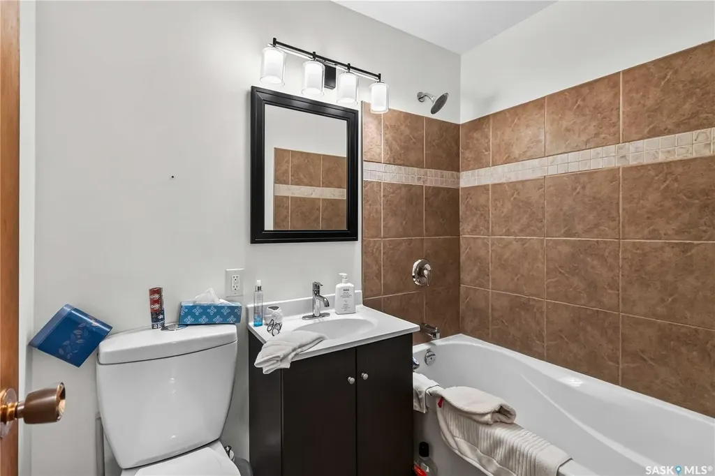 513 W Avenue N Saskatoon SK S7L 3H2