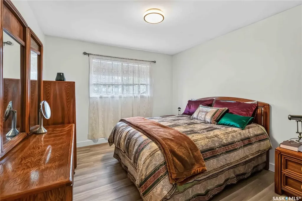 513 W Avenue N Saskatoon SK S7L 3H2