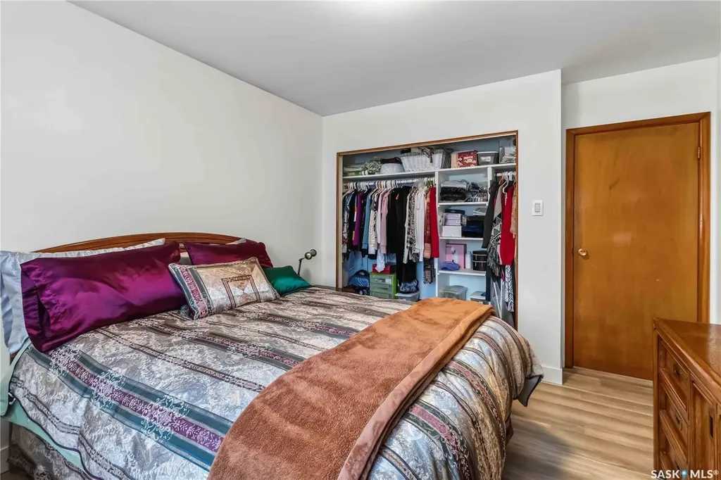 513 W Avenue N Saskatoon SK S7L 3H2