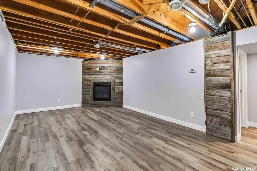 513 W Avenue N Saskatoon SK S7L 3H2