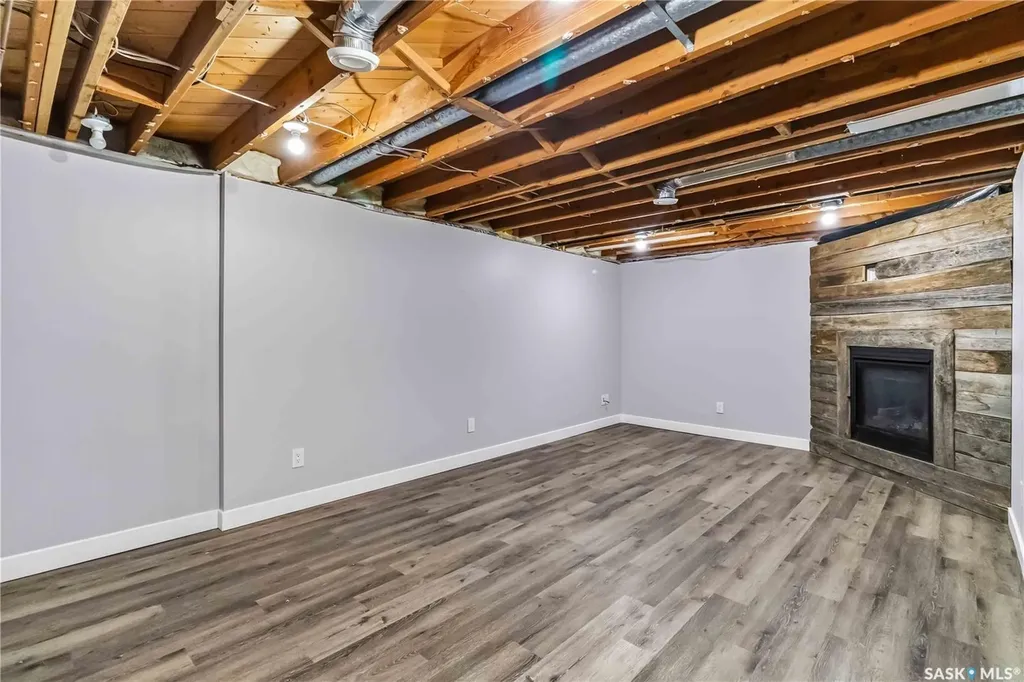 513 W Avenue N Saskatoon SK S7L 3H2