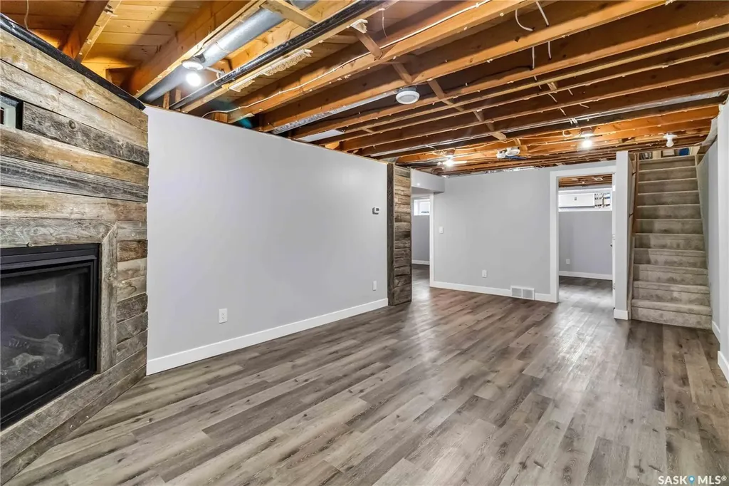 513 W Avenue N Saskatoon SK S7L 3H2