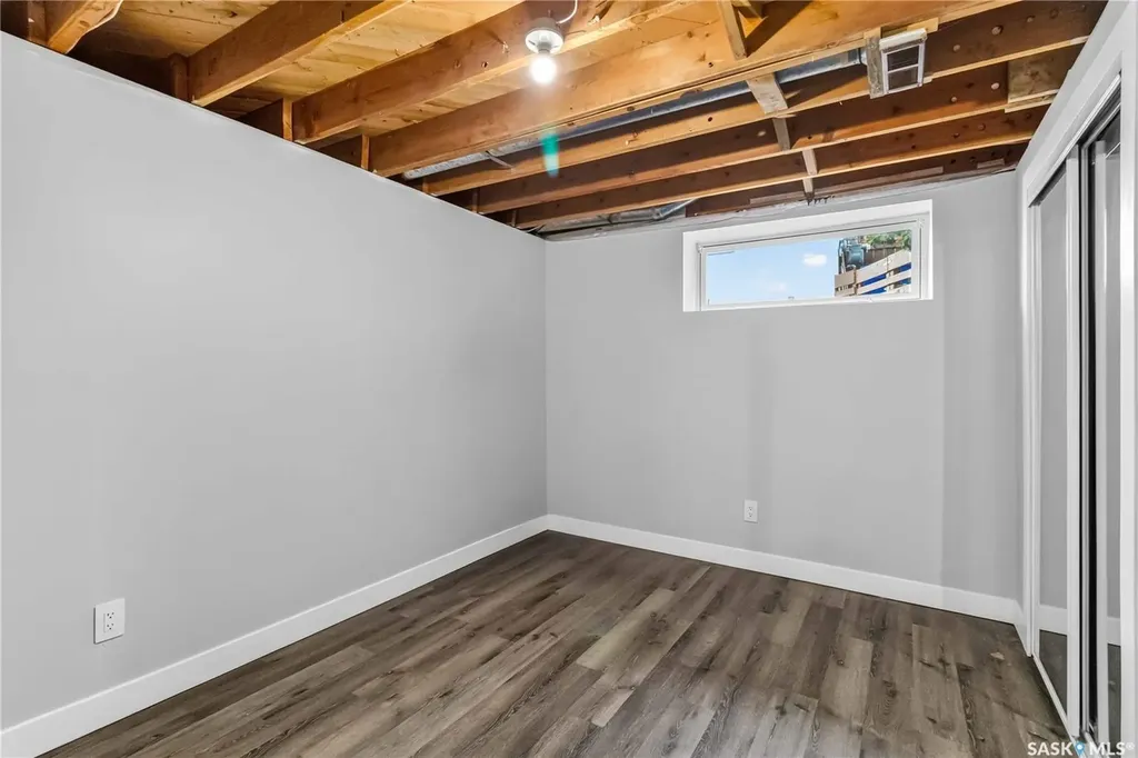 513 W Avenue N Saskatoon SK S7L 3H2