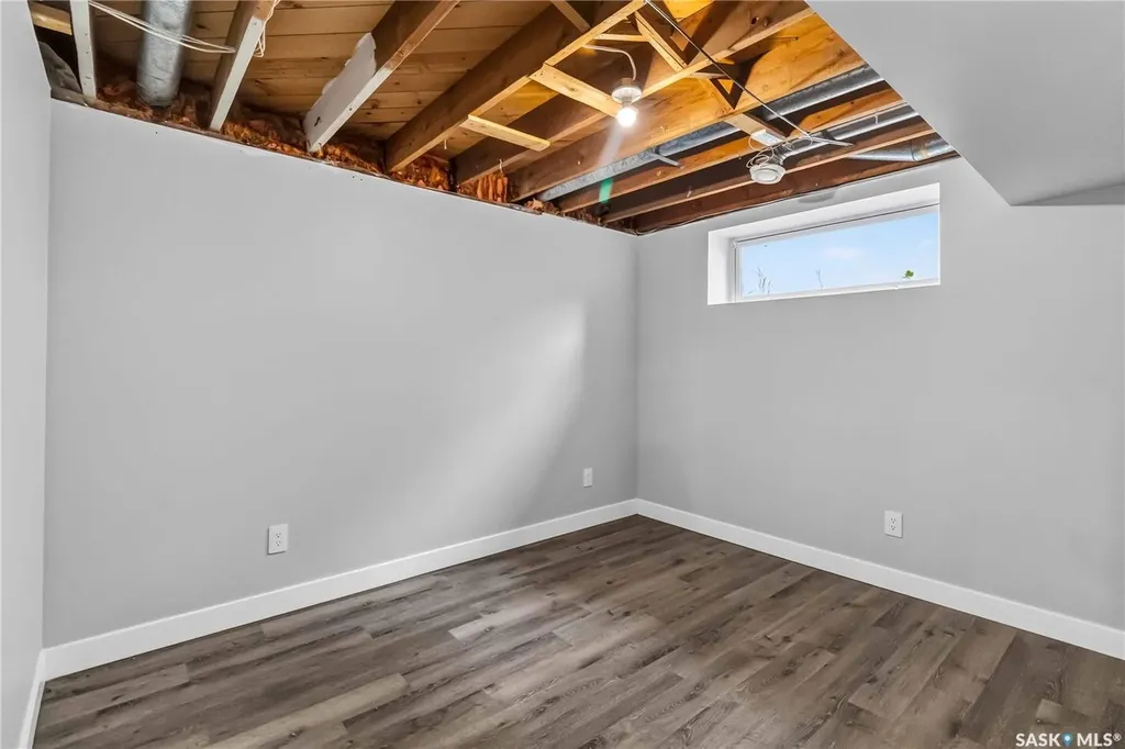 513 W Avenue N Saskatoon SK S7L 3H2