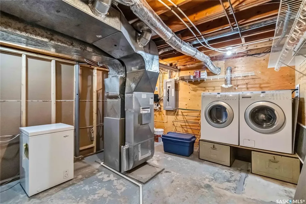 513 W Avenue N Saskatoon SK S7L 3H2