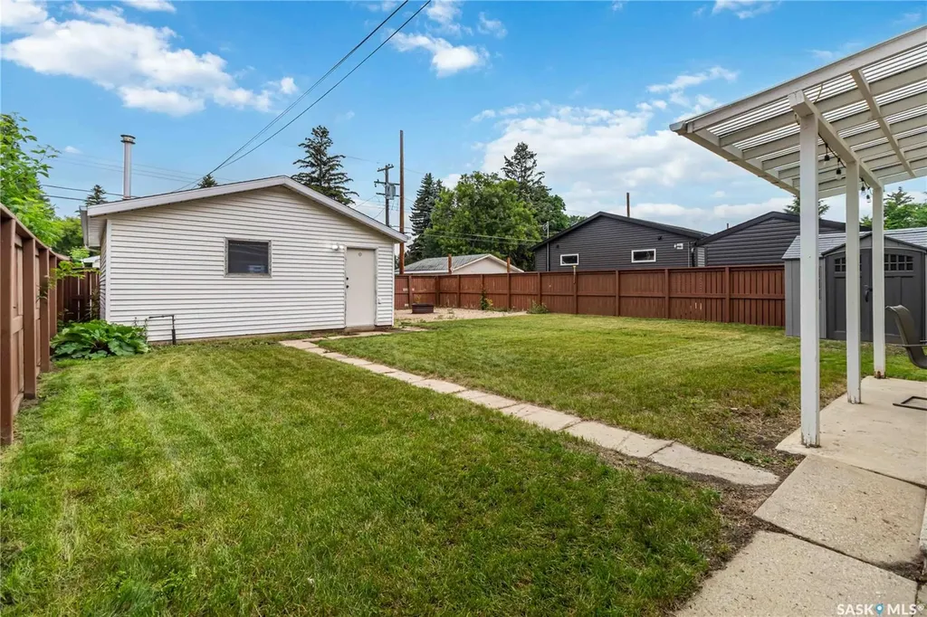 513 W Avenue N Saskatoon SK S7L 3H2