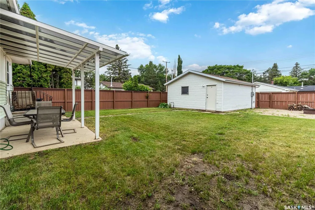 513 W Avenue N Saskatoon SK S7L 3H2