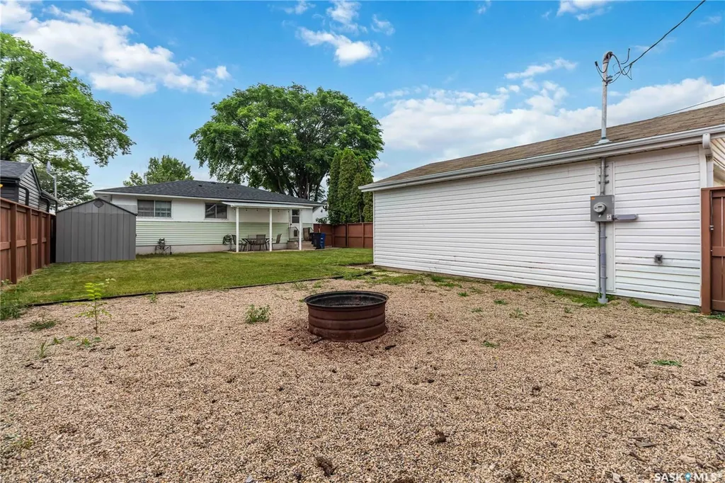 513 W Avenue N Saskatoon SK S7L 3H2