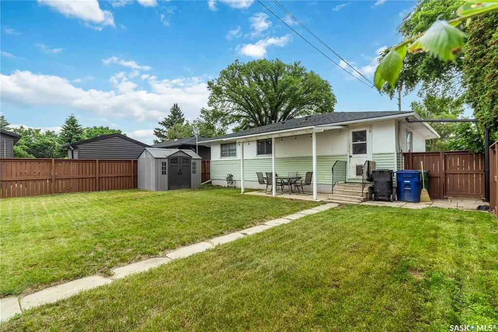 513 W Avenue N Saskatoon SK S7L 3H2