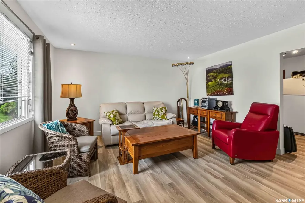 513 W Avenue N Saskatoon SK S7L 3H2