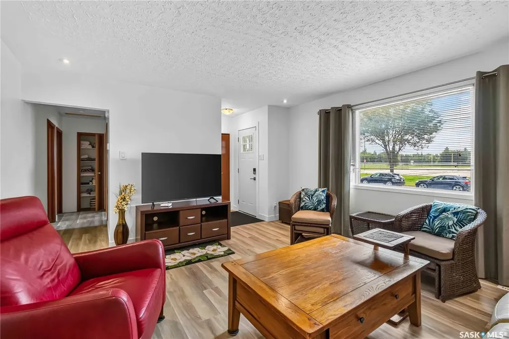 513 W Avenue N Saskatoon SK S7L 3H2