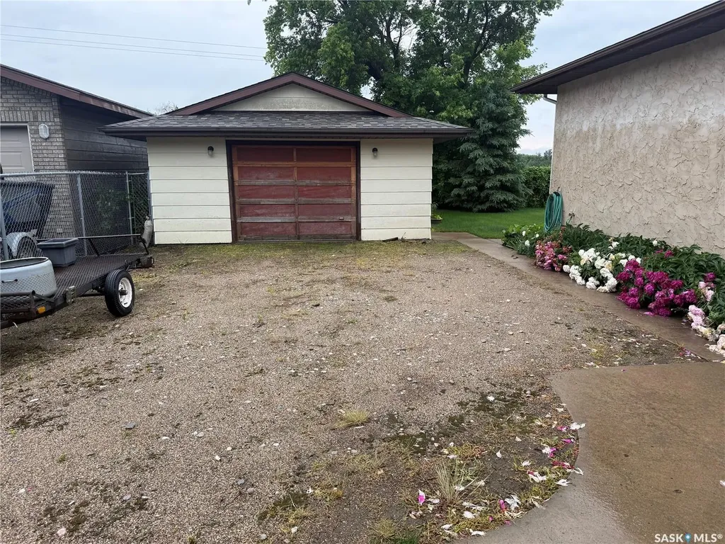 302 Watson Crescent Nipawin SK S0E 1E0