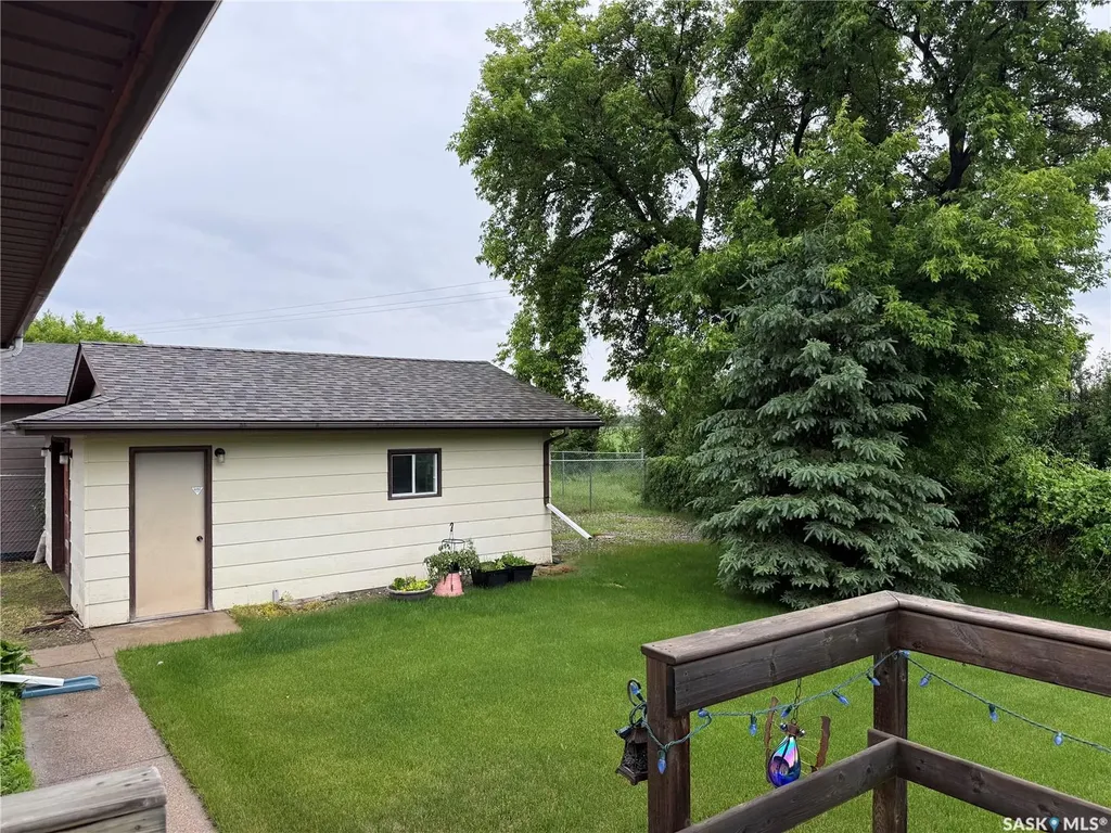 302 Watson Crescent Nipawin SK S0E 1E0