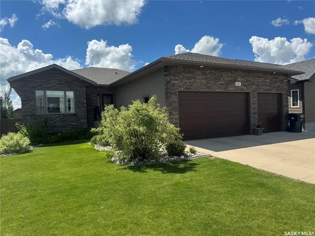 691 Barber Crescent Weyburn SK S4H 0B9