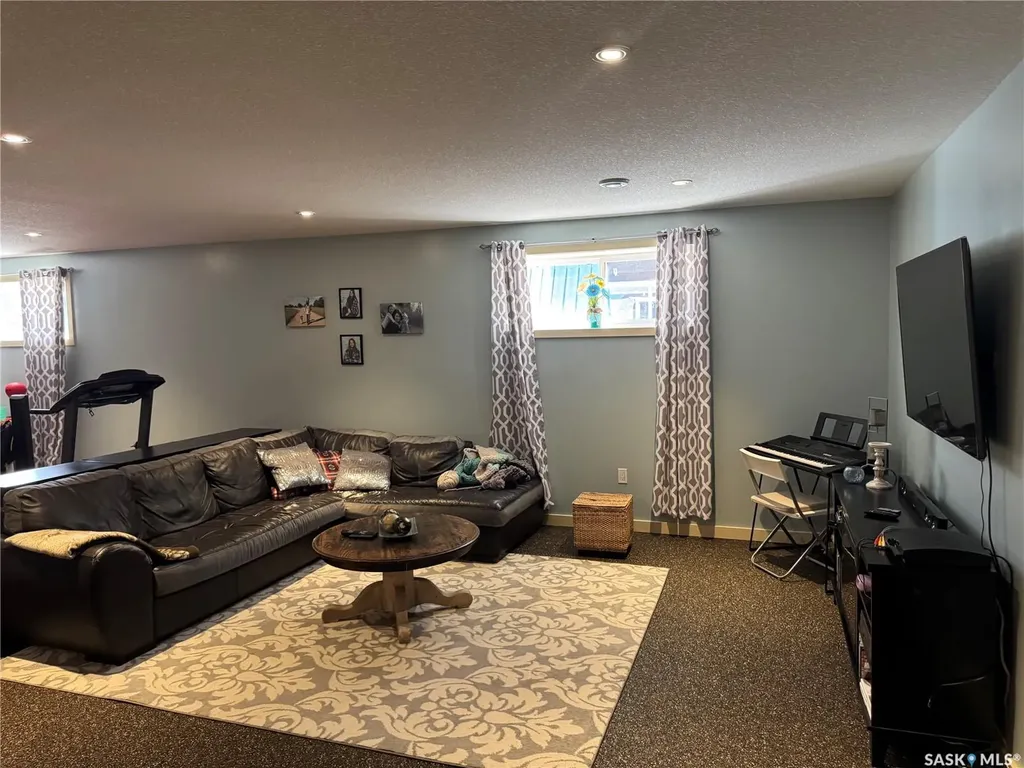 691 Barber Crescent Weyburn SK S4H 0B9