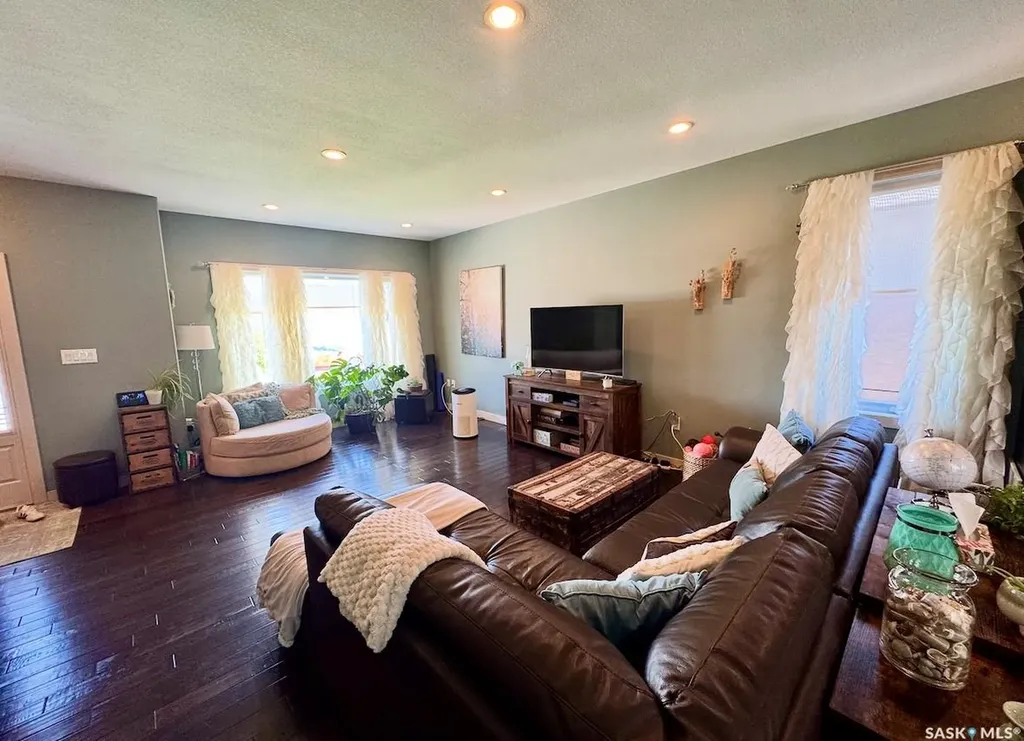 691 Barber Crescent Weyburn SK S4H 0B9