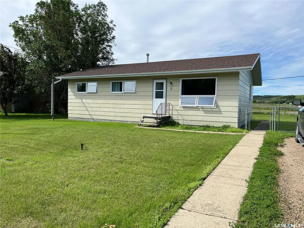 2 6th Street Willow Bunch SK S0H 4K0