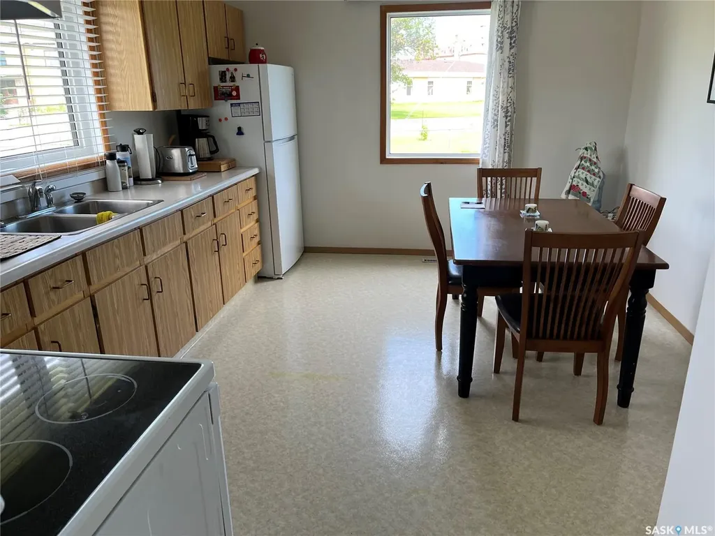 2 6th Street Willow Bunch SK S0H 4K0