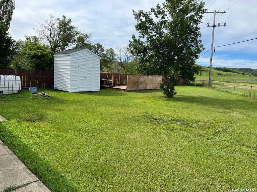 2 6th Street Willow Bunch SK S0H 4K0