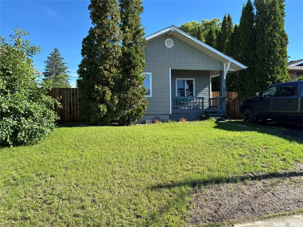 944 Brown Street Moose Jaw SK S6H 2Z2