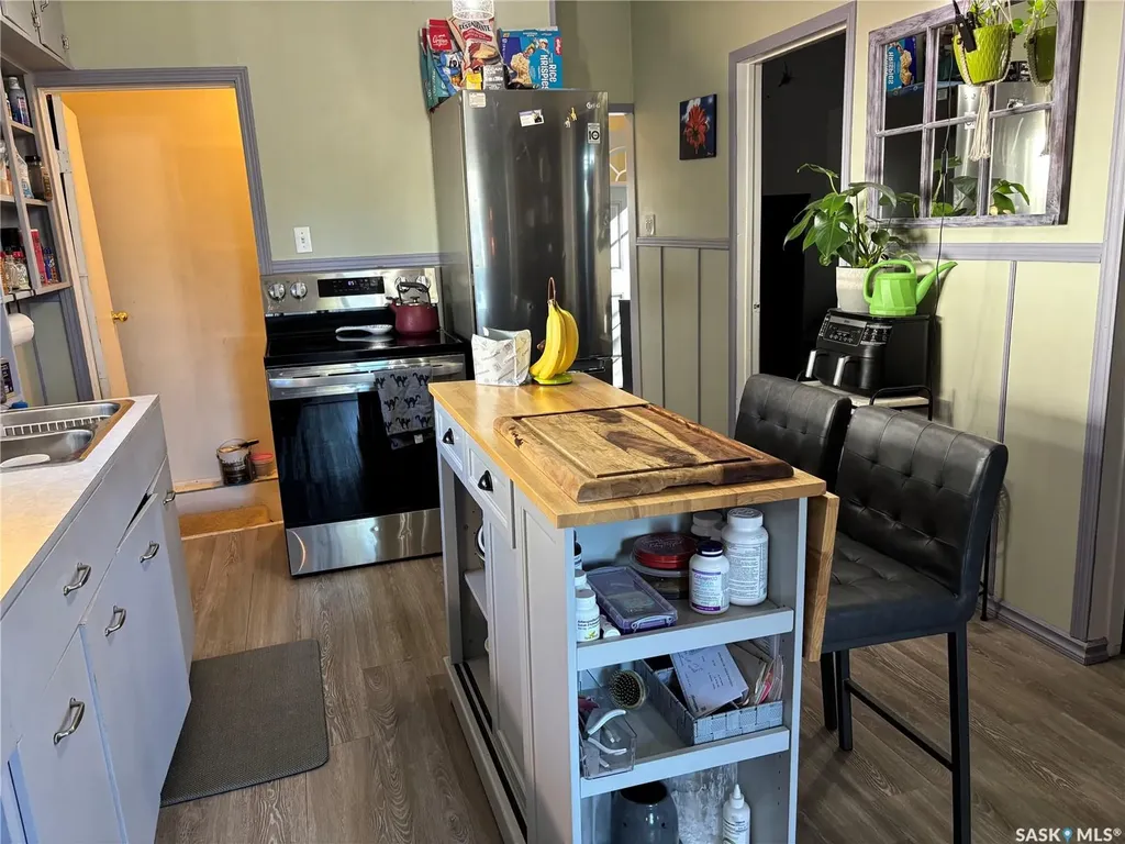 944 Brown Street Moose Jaw SK S6H 2Z2