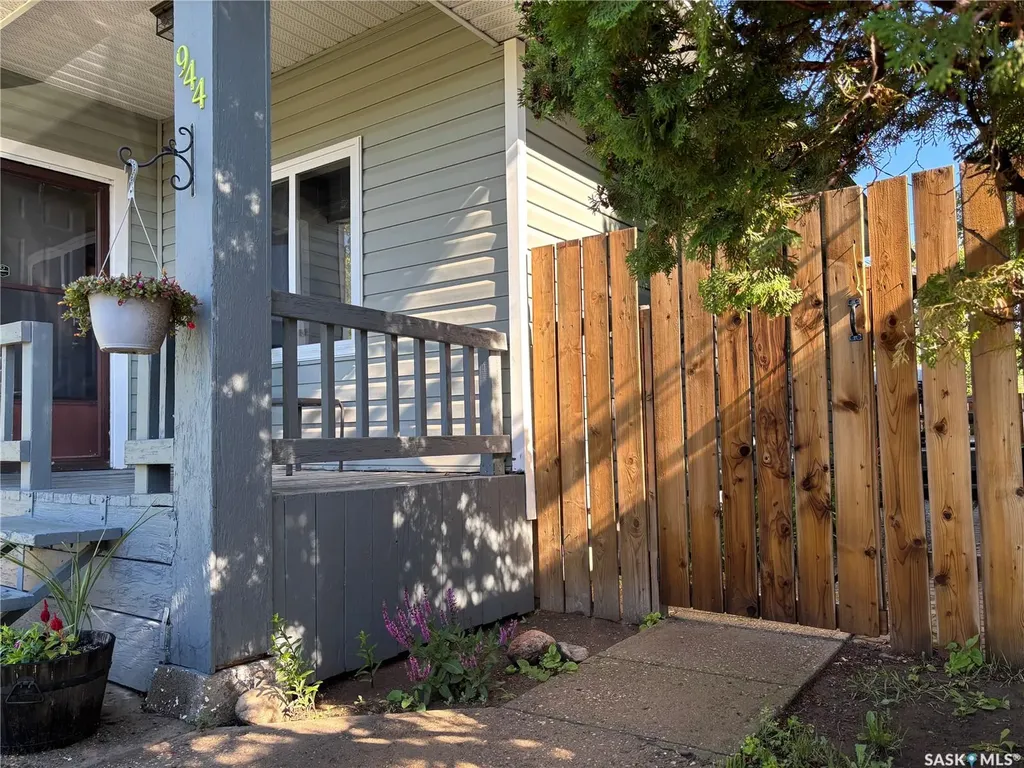 944 Brown Street Moose Jaw SK S6H 2Z2