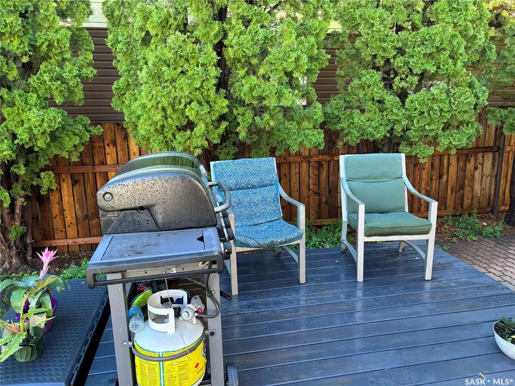 944 Brown Street Moose Jaw SK S6H 2Z2