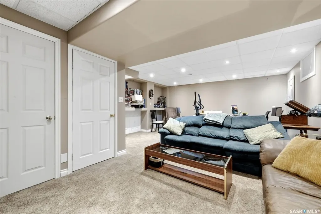 105 Courtside Crescent Pilot Butte SK S0G 3Z0